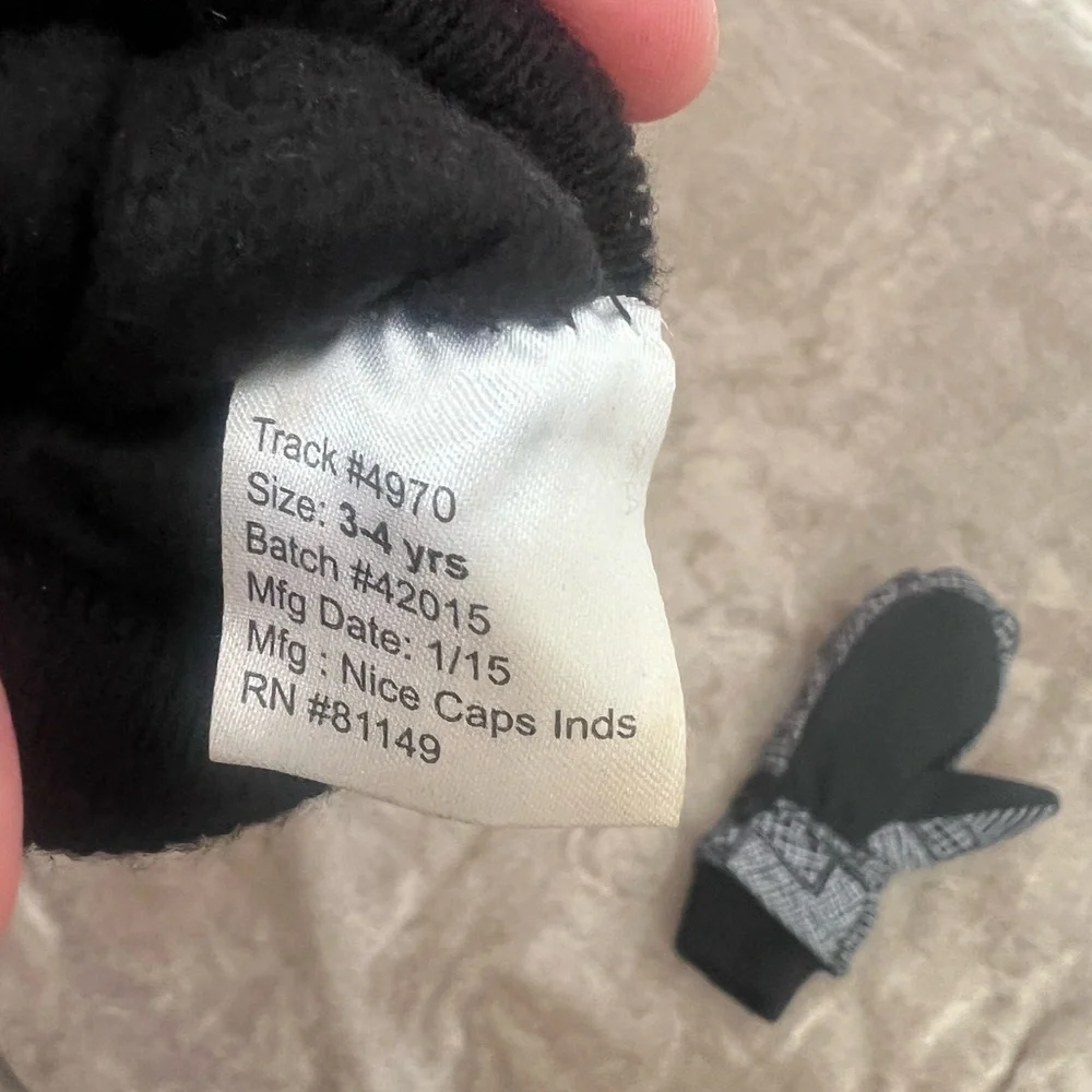 Thinsulate | Mittens | 3-4 yes old | Black and White Pattern